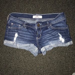 Slightly distressed Hollister shorts!!